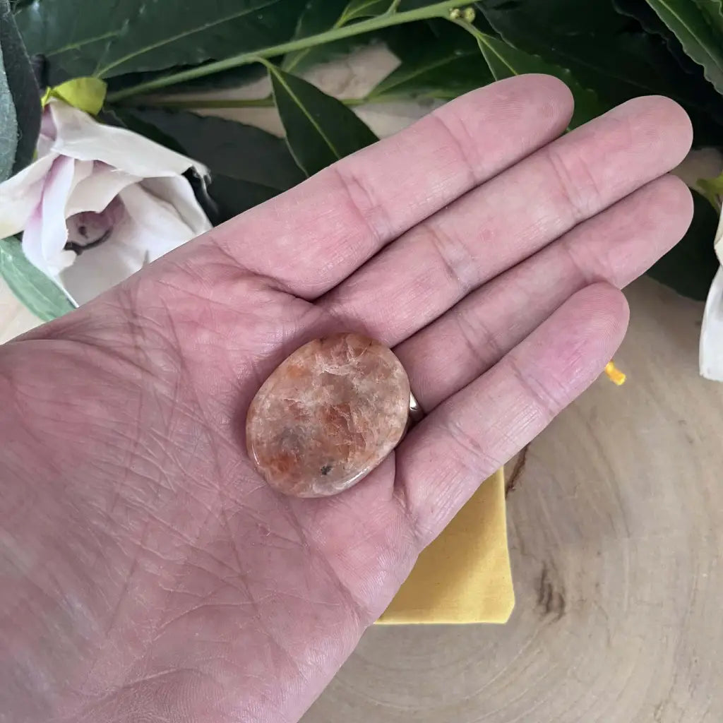 Galet de Pouce en Pierre de Soleil Anti-Stress – Vitalité &
