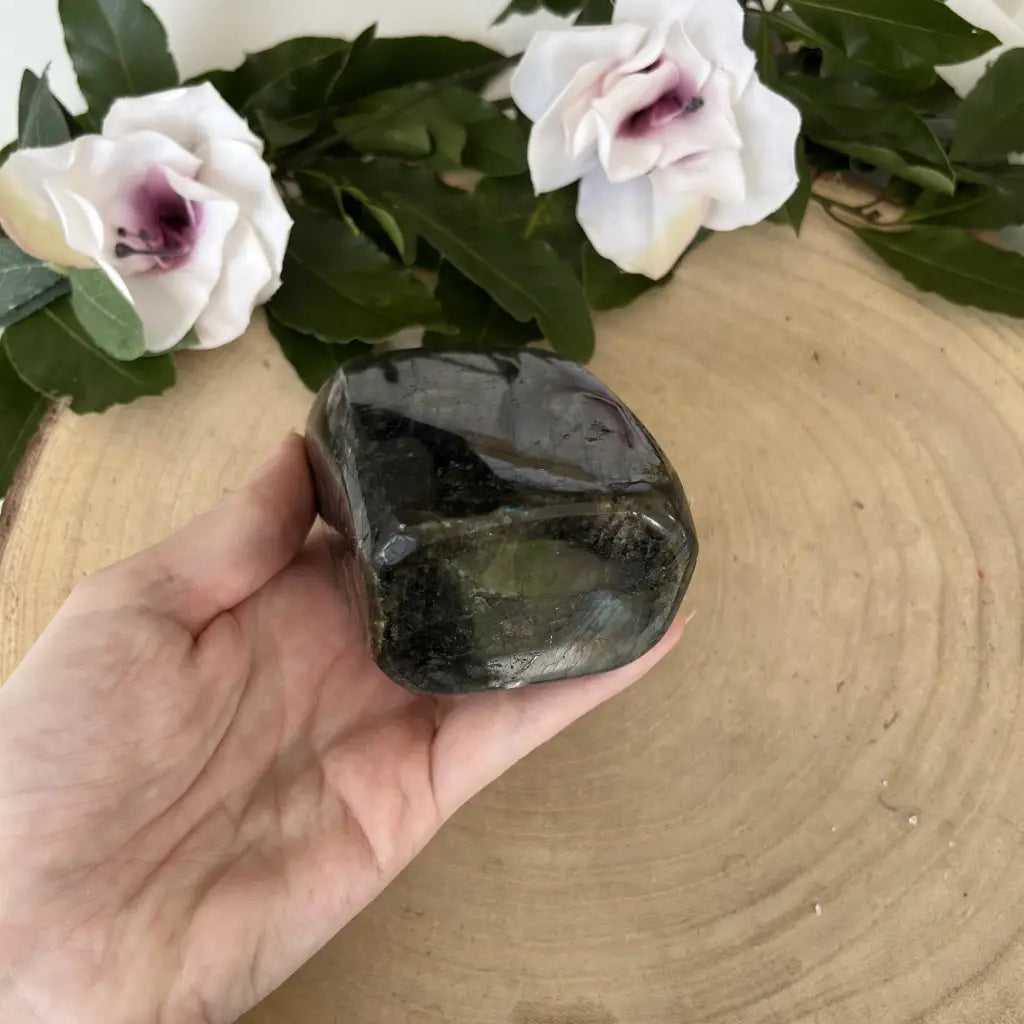 Labradorite Forme Libre – Éclats Mystiques et Protection