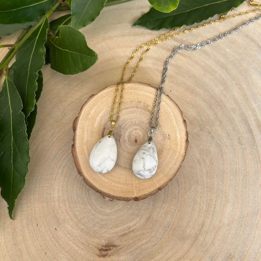 Petit Pendentif Howlite: Harmonie et Apaisement - Collier