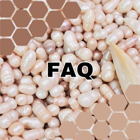 FAQ : Tout sur les Perles d'Eau Douce montrant une variété de perles aux teintes uniques et formes diverses