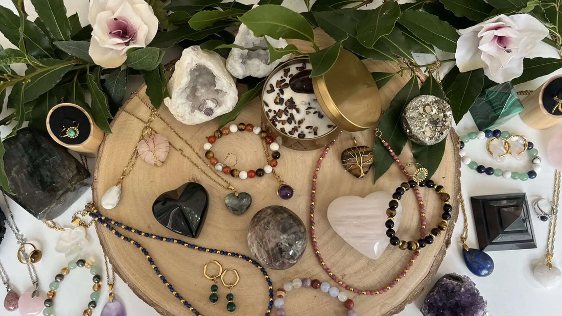 Collection de bijoux en pierres naturelles mettant en avant les bienfaits des pierres naturelles au quotidien
