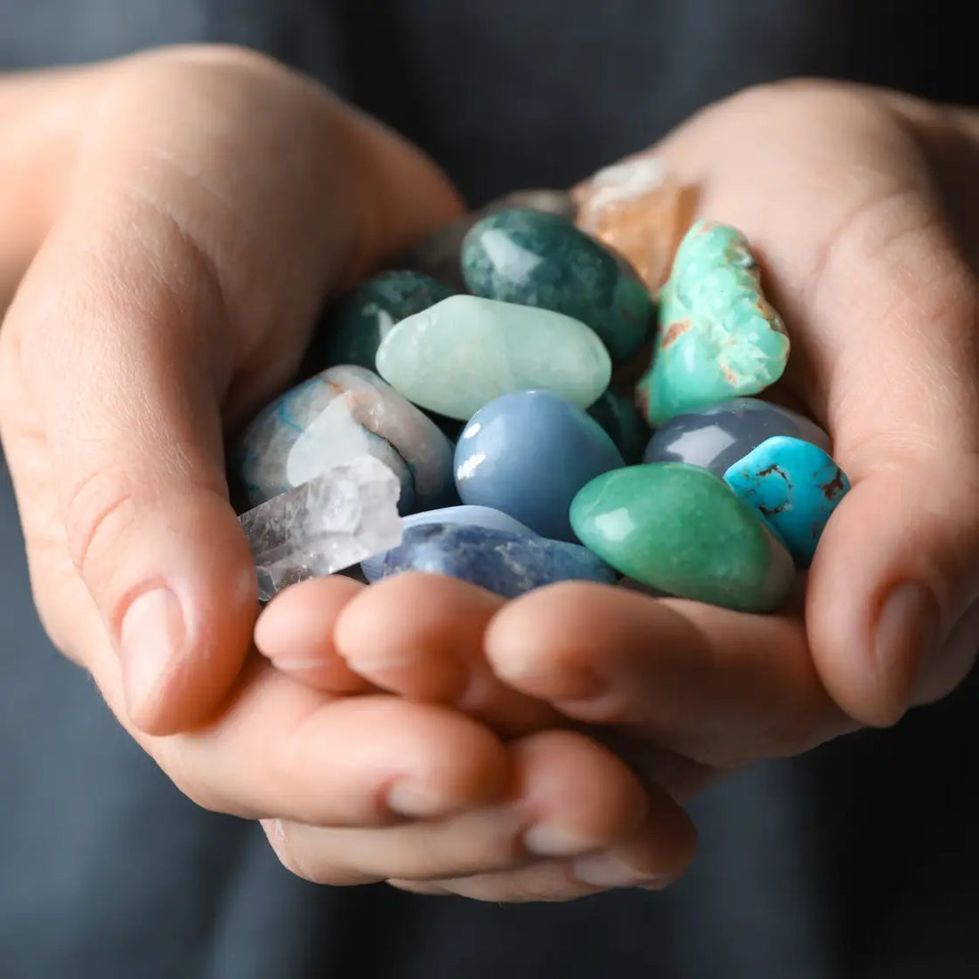 Collection variée de pierres précieuses pour la lithothérapie : Comment utiliser les pierres pour le bien-être