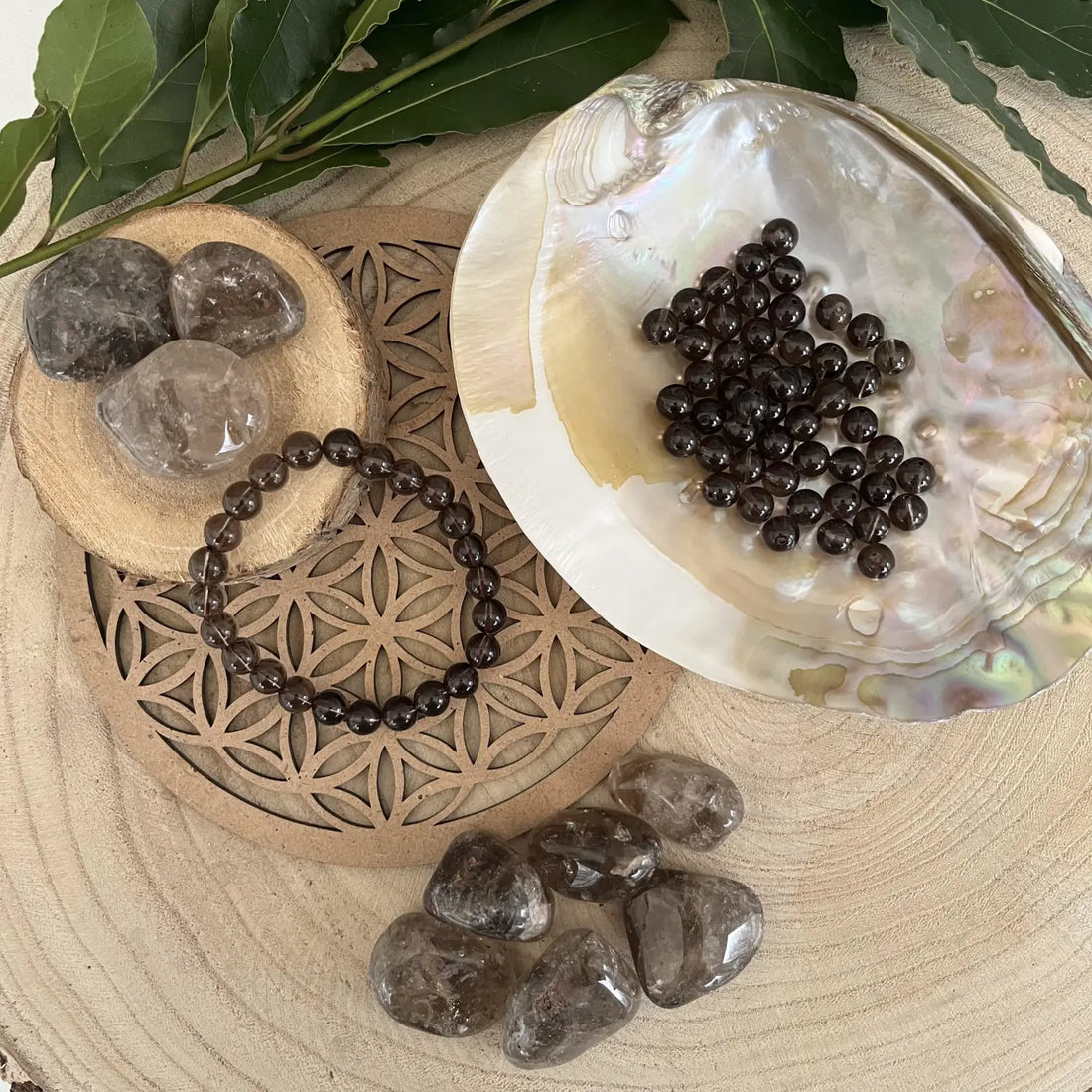 Le Quartz Fumé: Une Pierre d’Ancrage et de Protection