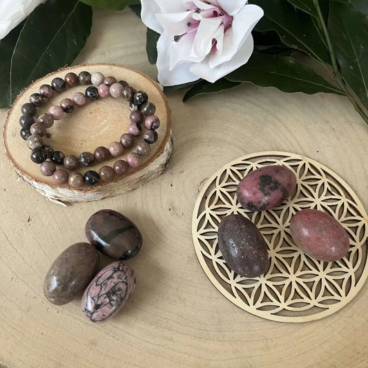 Rhodonite la pierre naturelle rose aux multiples bienfait