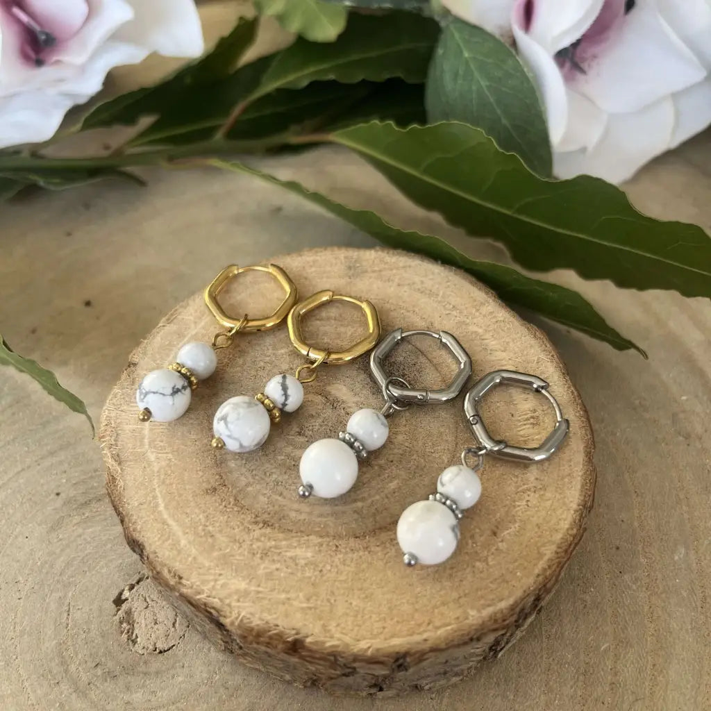 Boucles d’Oreilles Howlite: Pureté Lumineuse et Sérénité