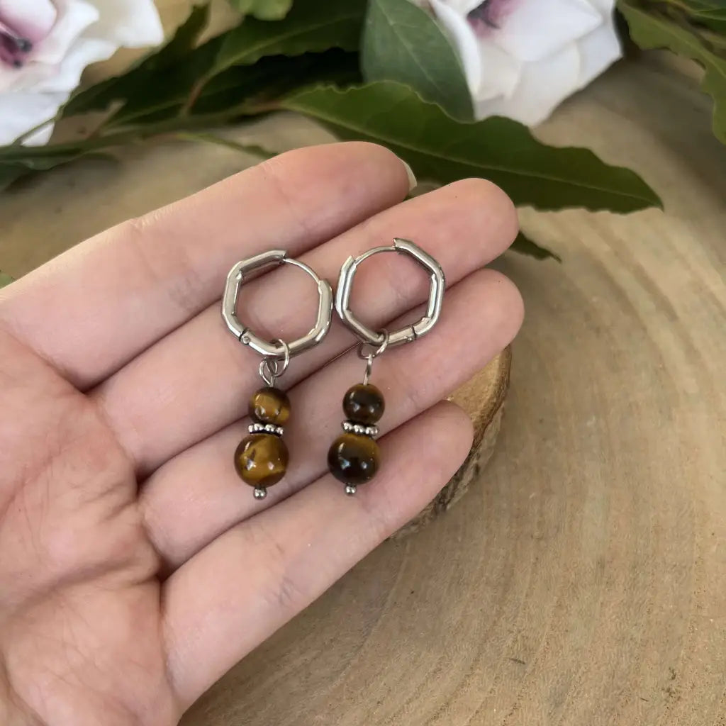Boucles d’Oreilles Œil de Tigre: Élégance et Résistance