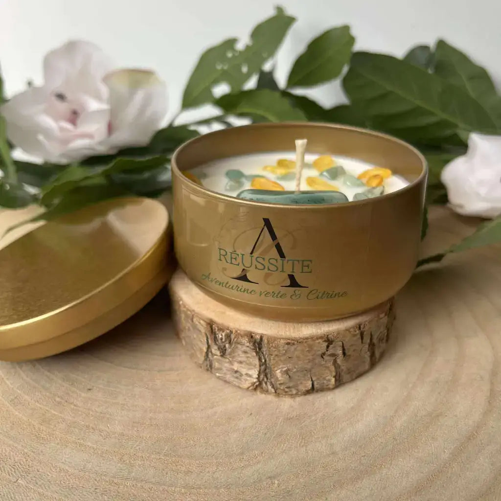 Bougie Réussite avec pierre naturelle aventurine verte et citrine dans un pot doré