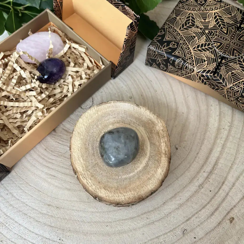 Box Confiance en Soi Pierres Naturelles avec pierres semi-précieuses présentées dans une boîte décorative Aura de Roche