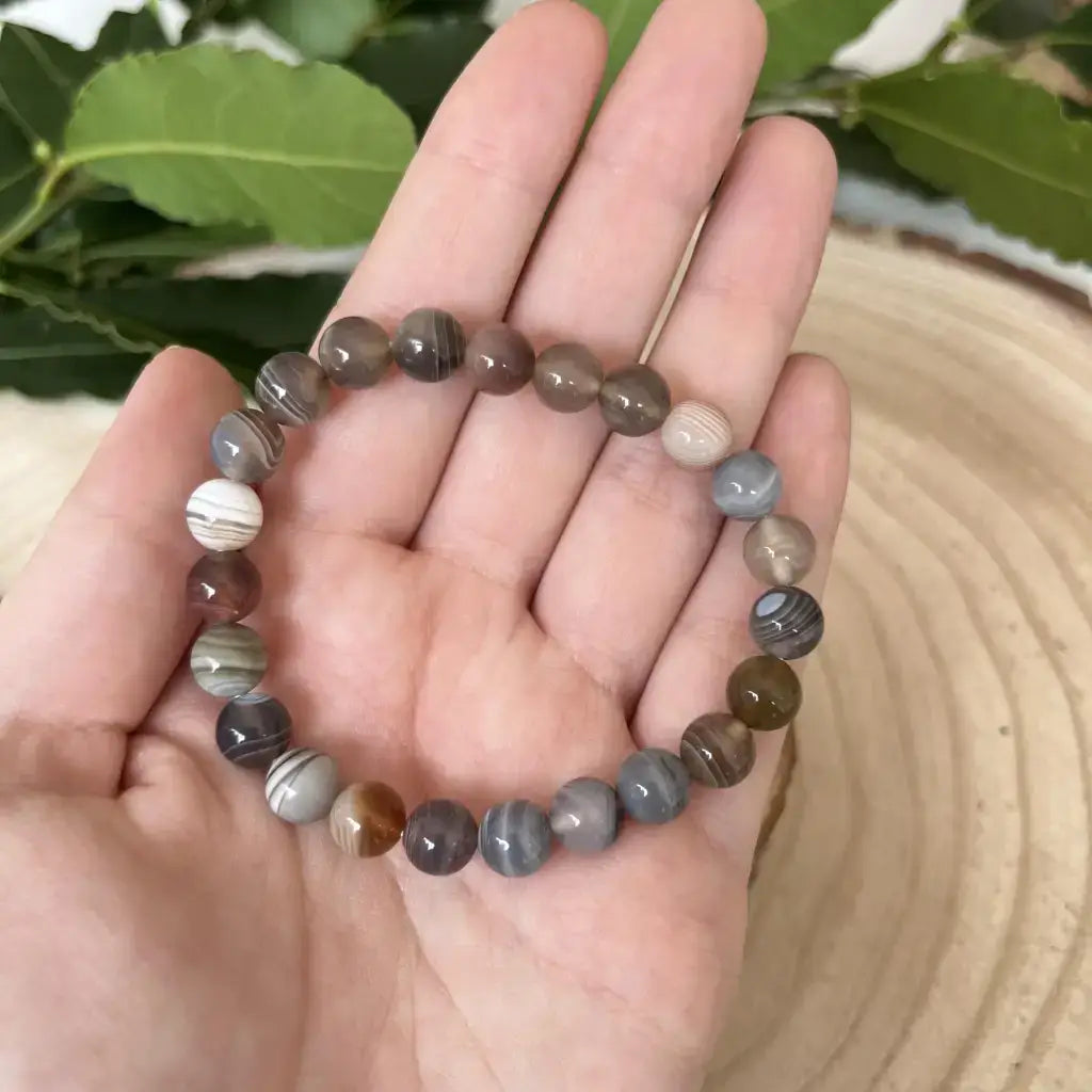 Bracelet Agate Botswana Gris en perles polies, élégant et unique, pour un style décontracté