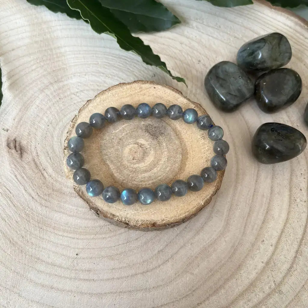 Bracelet Labradorite en perles grises brillantes, parfait pour accessoiriser avec élégance