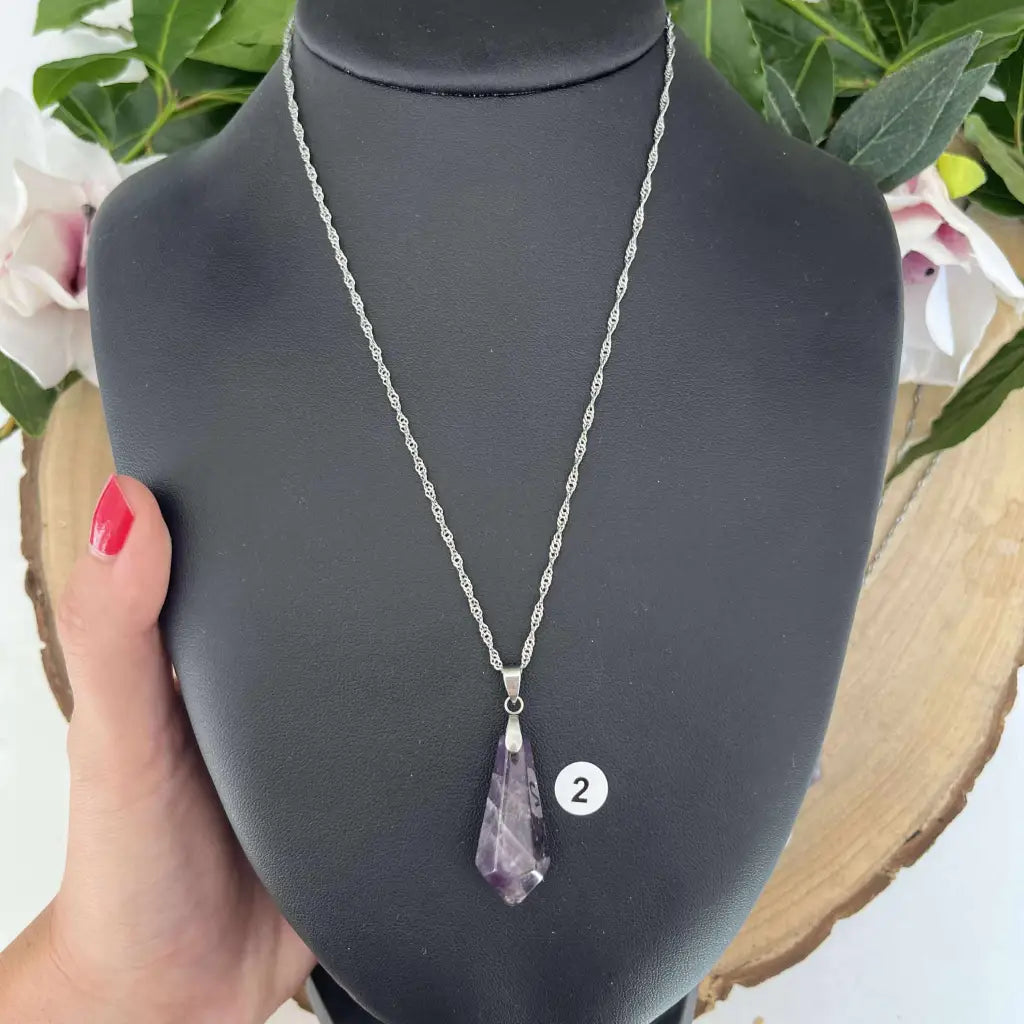 Collier Améthyste Petit Cône – Apaisement et Élégance