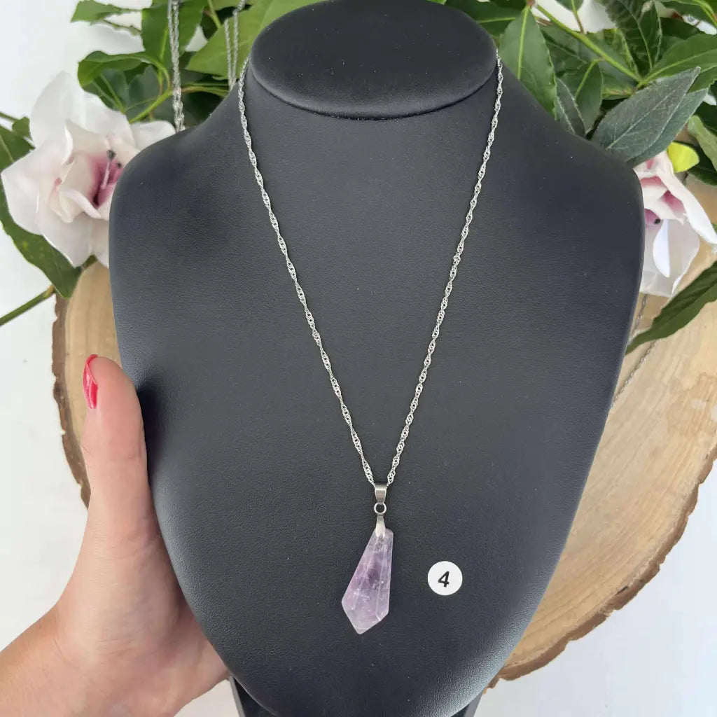 Collier Améthyste Petit Cône – Apaisement et Élégance
