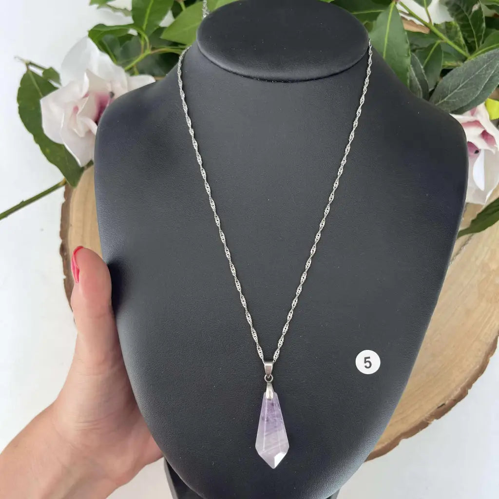 Collier Améthyste Petit Cône – Apaisement et Élégance
