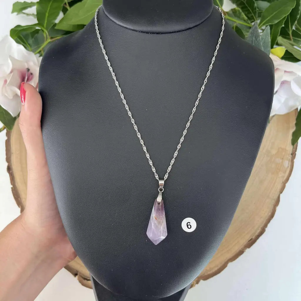 Collier Améthyste Petit Cône – Apaisement et Élégance