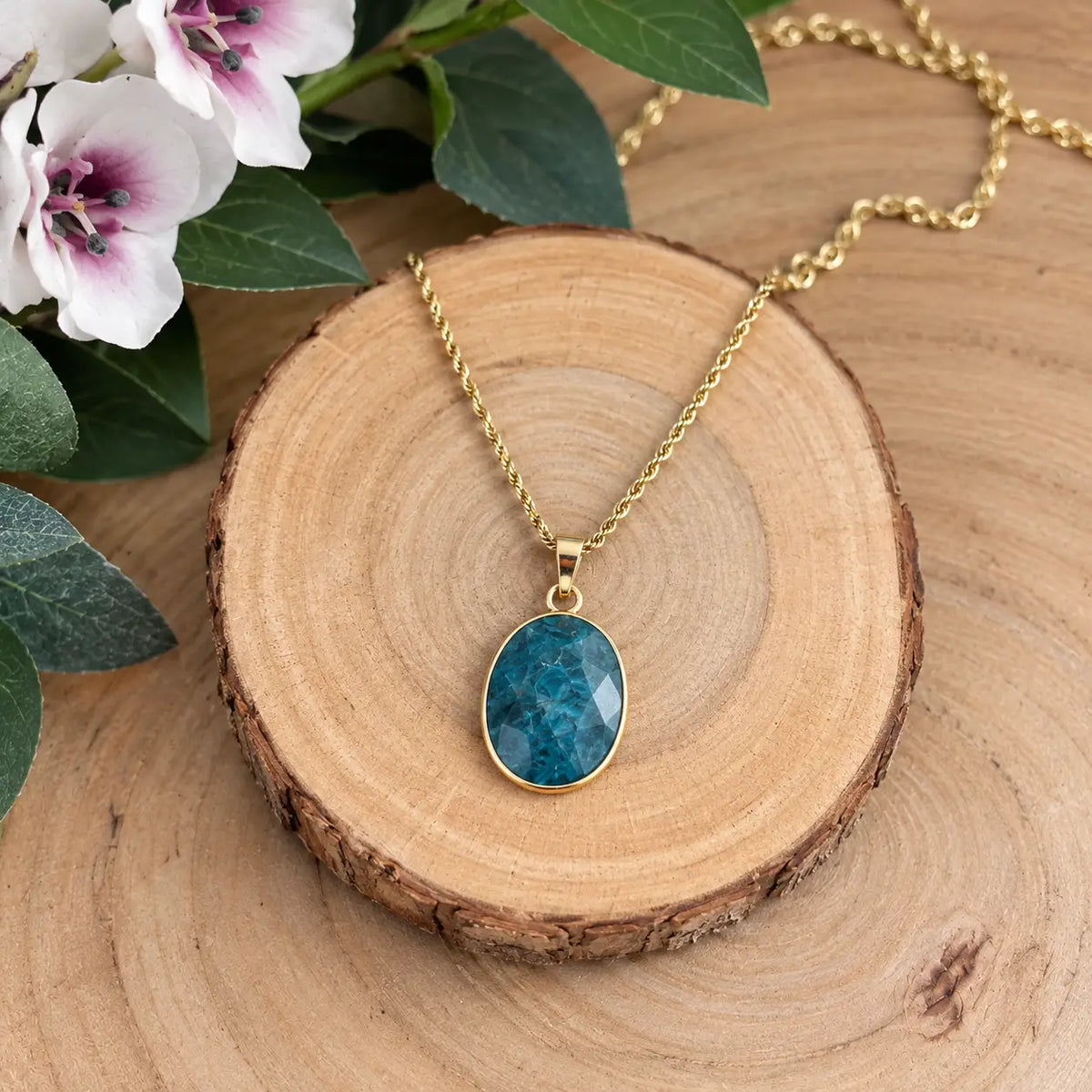 Collier Pendentif Apatite Naturelle Facettée – Forme Losange