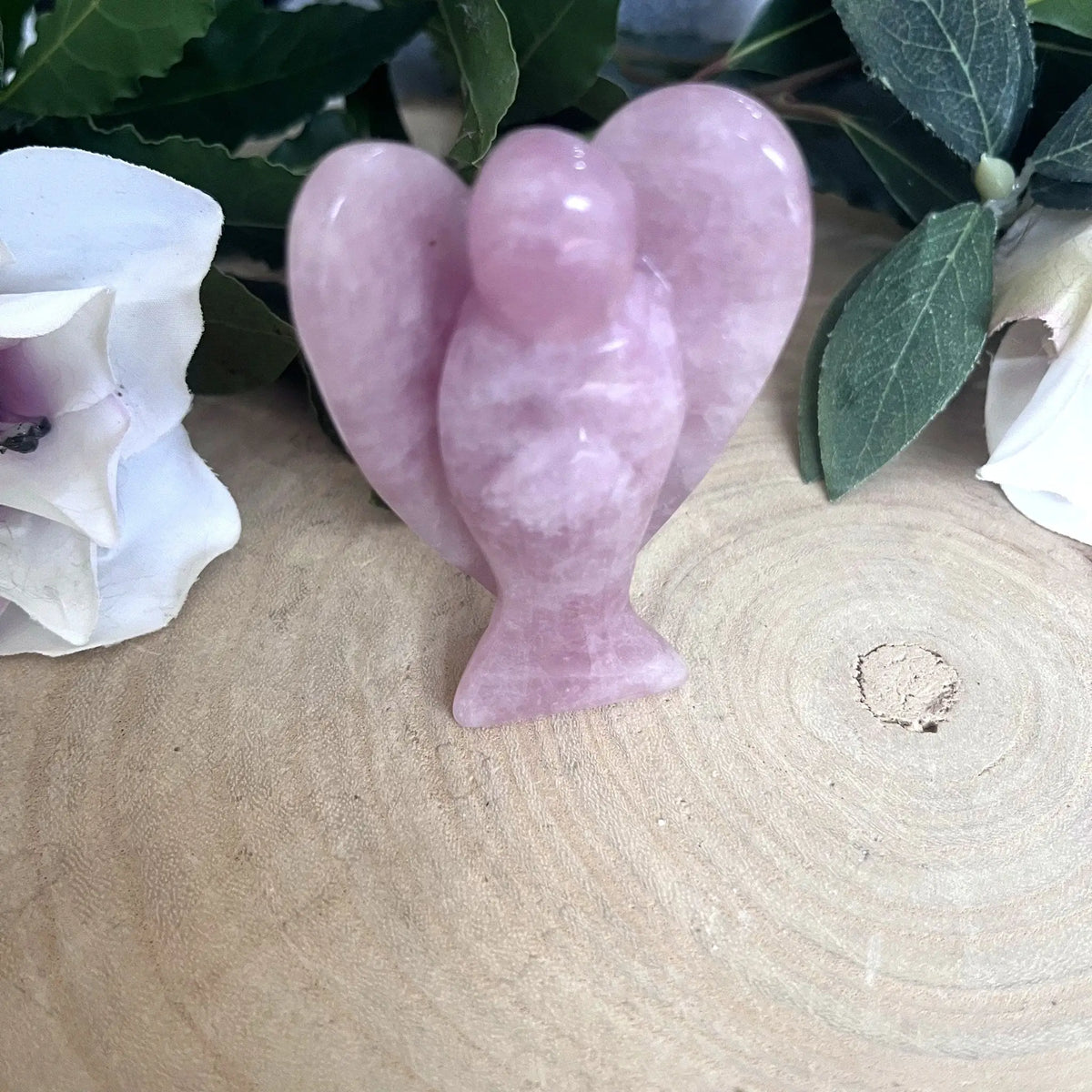 Ange en quartz rose, vue de face