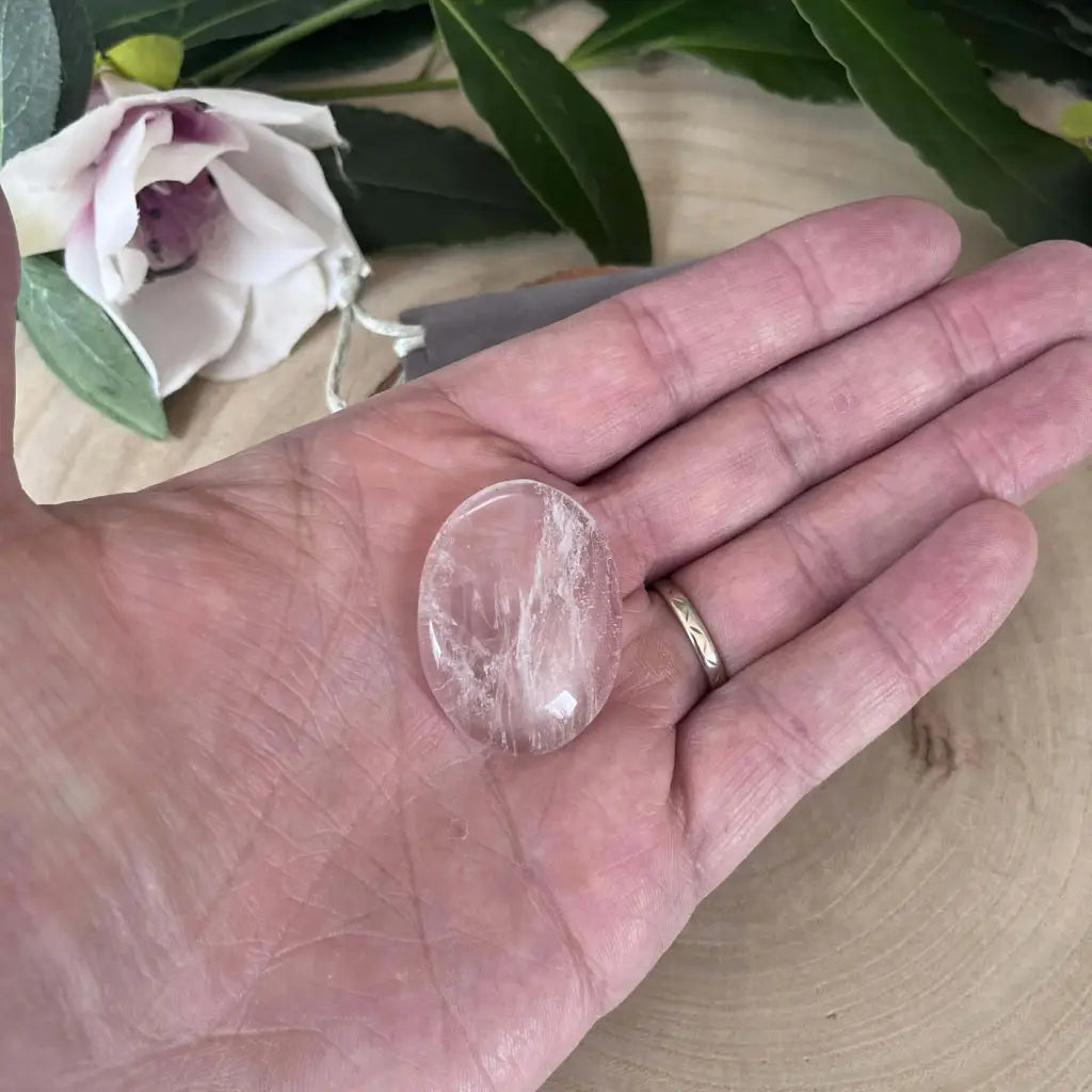 Galet de Pouce en Cristal de Roche Anti-Stress – Clarté