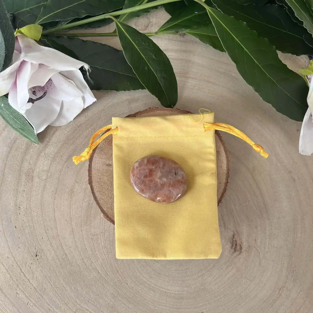 Galet de Pouce en Pierre de Soleil Anti-Stress – Vitalité &