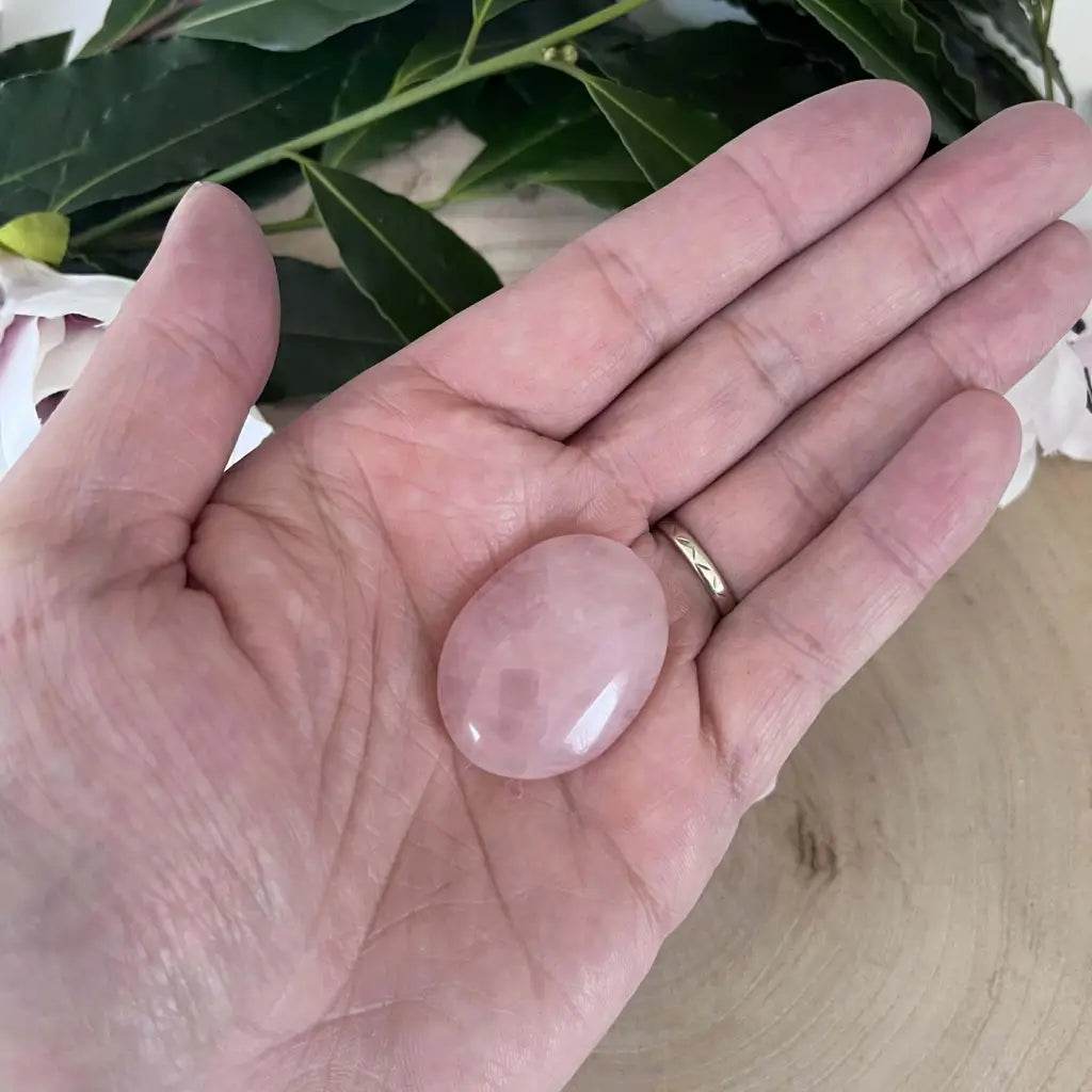 Galet de Pouce Quartz Rose Anti-Stress | Pierre Naturelle &