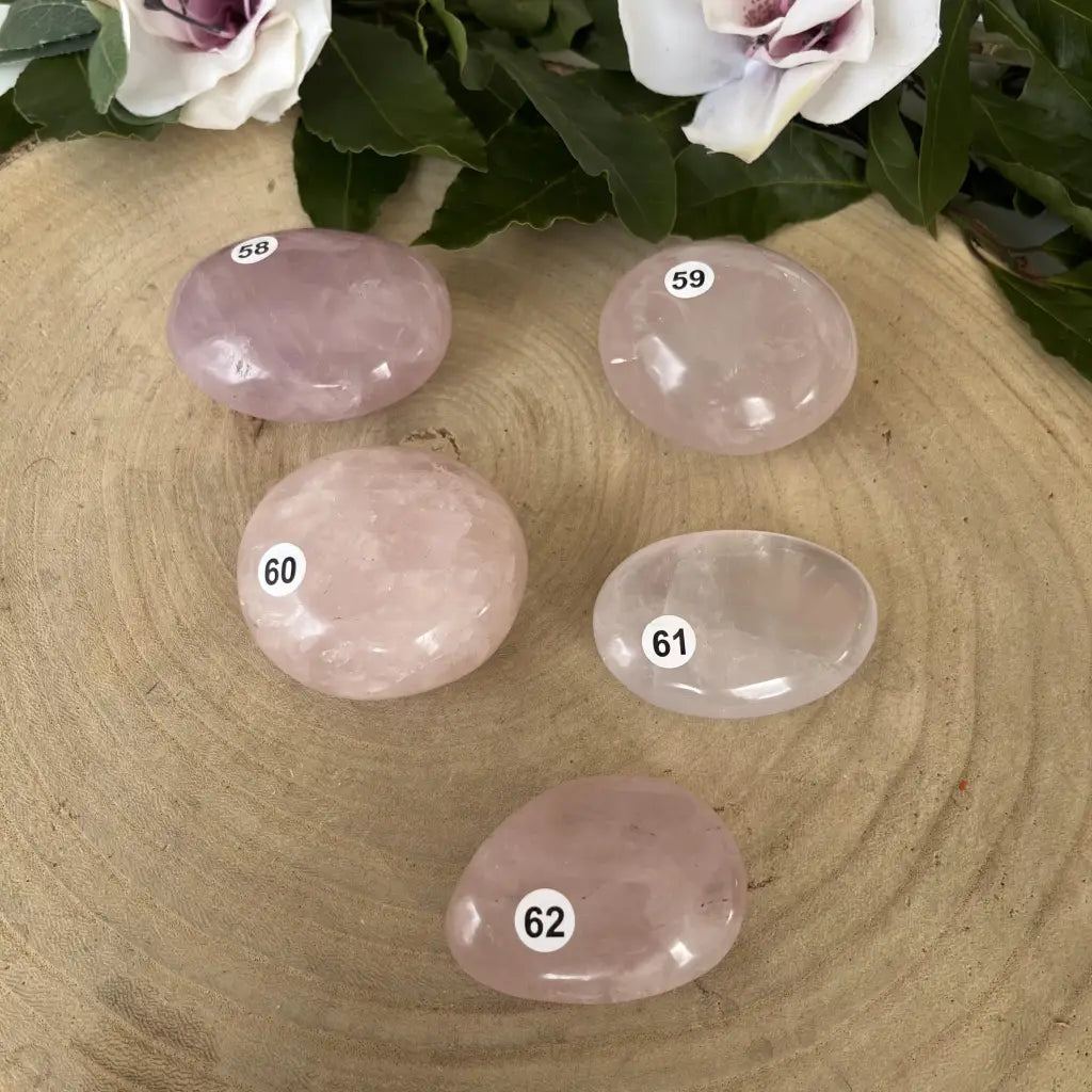 Galet en Quartz Rose – Pierre d’Amour et de Douceur