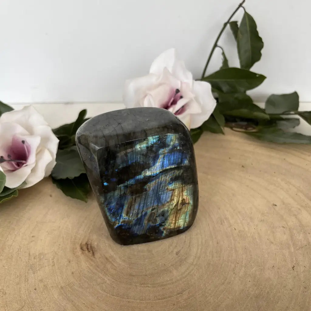 Labradorite Forme Libre – Éclats Mystiques et Protection