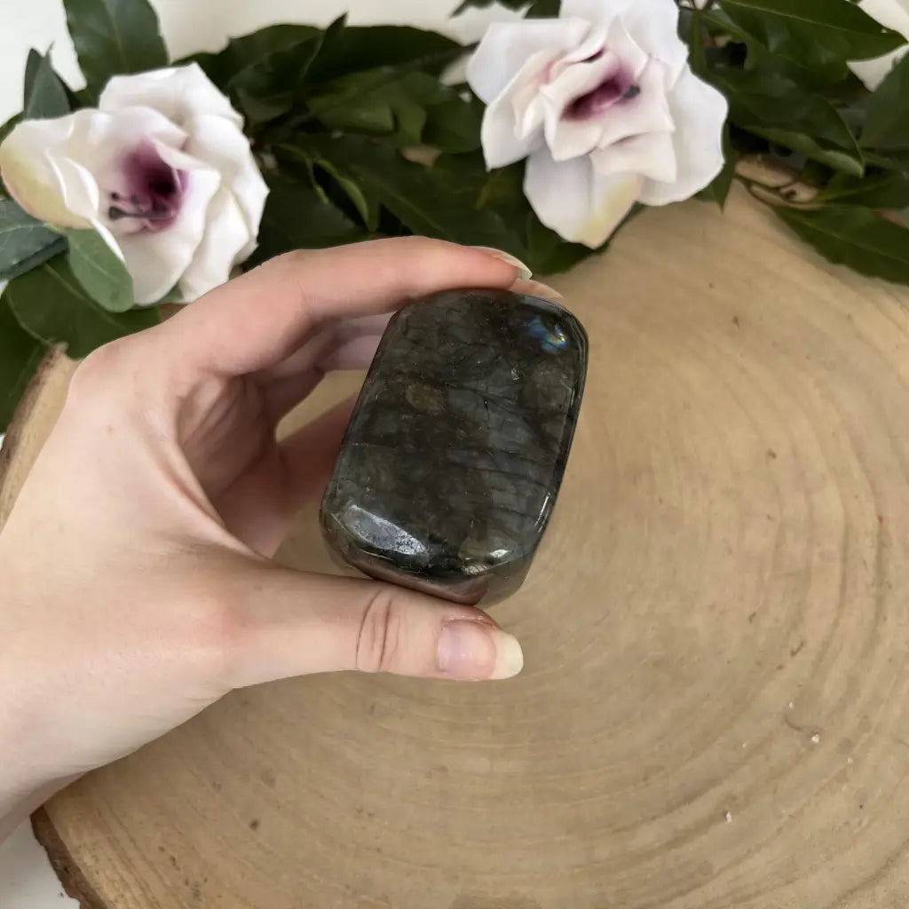 Labradorite Forme Libre – Éclats Mystiques et Protection