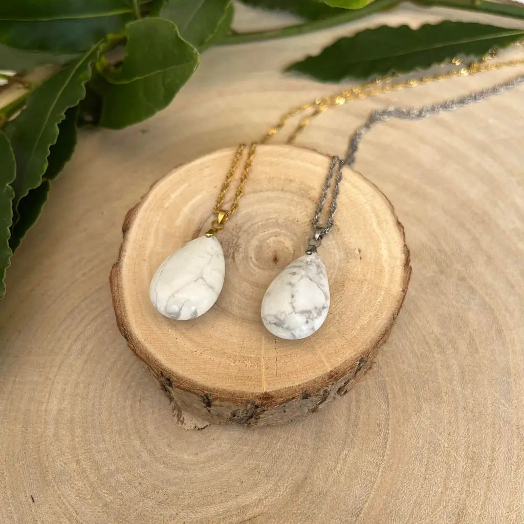 Petit Pendentif Howlite: Harmonie et Apaisement - Collier