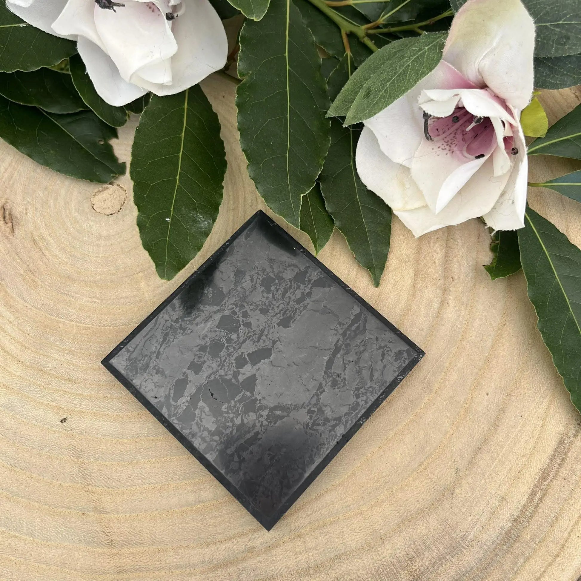 Plaque de protection en shungite 80 mm en céramique noire brillante avec surface marbrée pour bouclier naturel contre les ondes électromagnétiques
