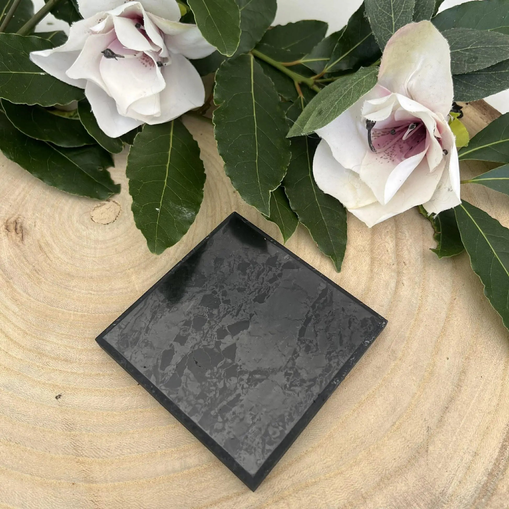 Plaque de protection en shungite 80 mm en pierre noire marbrée brillante bouclier naturel contre ondes électromagnétiques